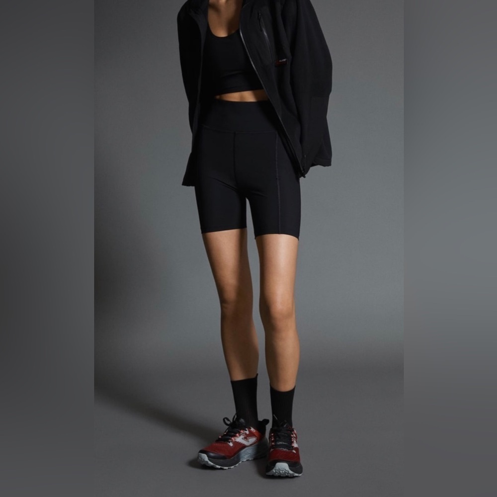Zara Women Athletic Black Summer Biker Beach Short Size L‎